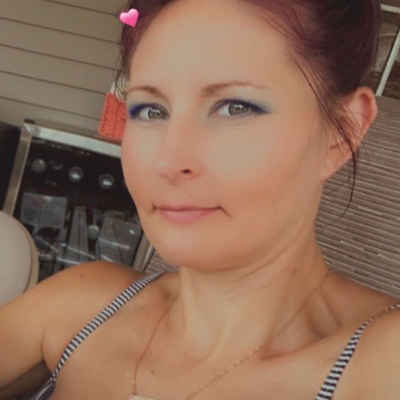 Meet your Posher, Nancy - Picture 2 of 2